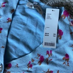Brand new lightweight flower print sweater. Too small for me but looks great.